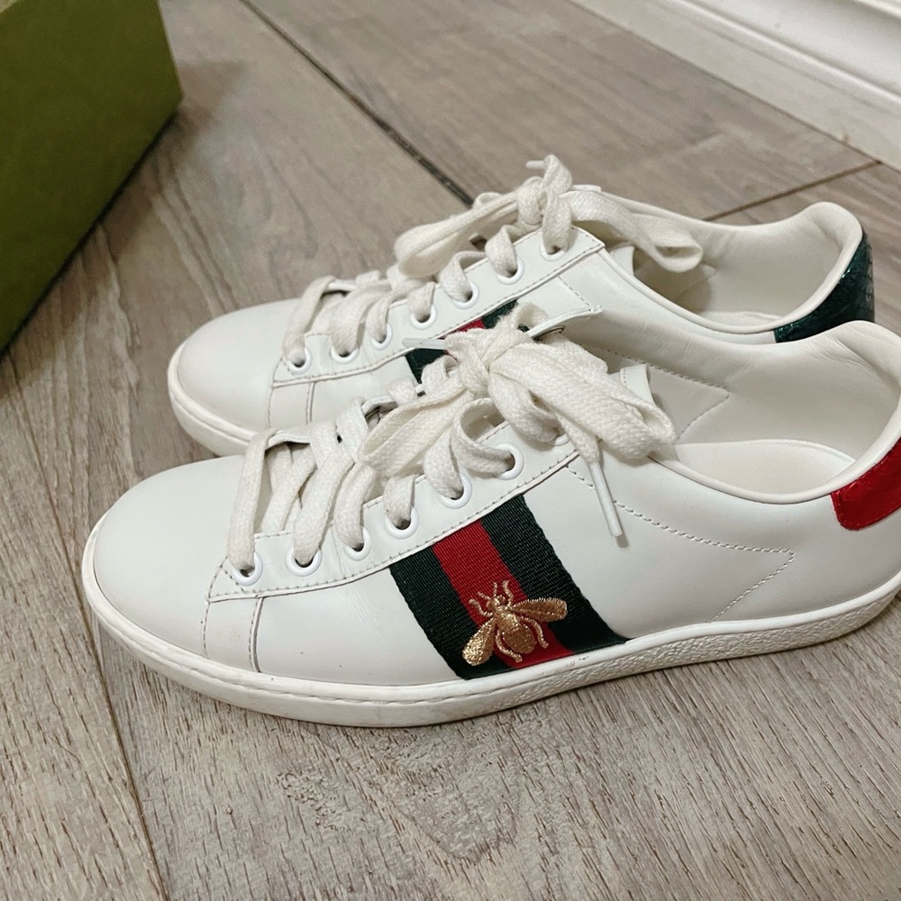 AUTHENTIC WOMEN'S GUCCI ACE SNEAKER WITH BEE